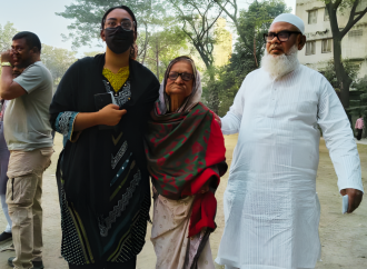 নাতনির মেয়ের হাত ধরে ভোট দিলেন শতবর্ষী প্রায় জমিরুন নেছা