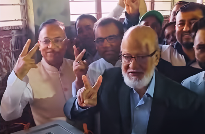ছেলেকে নিয়ে ভোট দিলেন বিএনপির স্থায়ী কমিটির সদস্য ড. খন্দকার মোশাররফ হোসেন