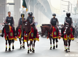 রাজধানীর নিরাপত্তায় নজরকাড়া মহড়া দিলো ডিএমপি অশ্বারোহী দল