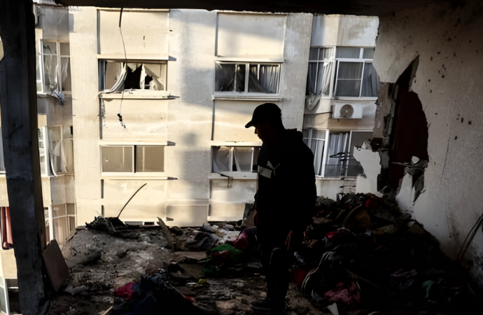 গাজায় ইসরায়েলি হামলা: শিশুসহ ২৩ ফিলিস্তিনি নিহত, আন্তর্জাতিক উদ্বেগ