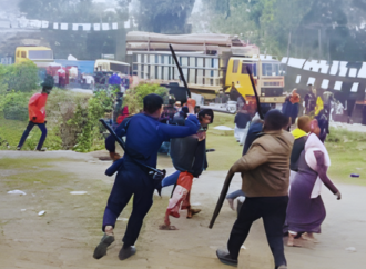 ভোলায় ককটেল বিস্ফোরণ ও ব্যালট ছিনতাই: আড়াই ঘণ্টা বন্ধ থাকার পর ভোট শুরু
