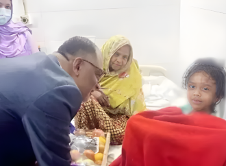 নির্যাতিত শিশু গৃহকর্মীর পাশে প্রধান উপদেষ্টা: সুচিকিৎসা ও ন্যায়বিচারের অঙ্গীকার