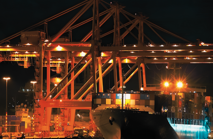 আন্দোলনের তীব্রতা বৃদ্ধি: চট্টগ্রাম বন্দরে কাল থেকে ২৪ ঘণ্টা কর্মবিরতির ঘোষণা