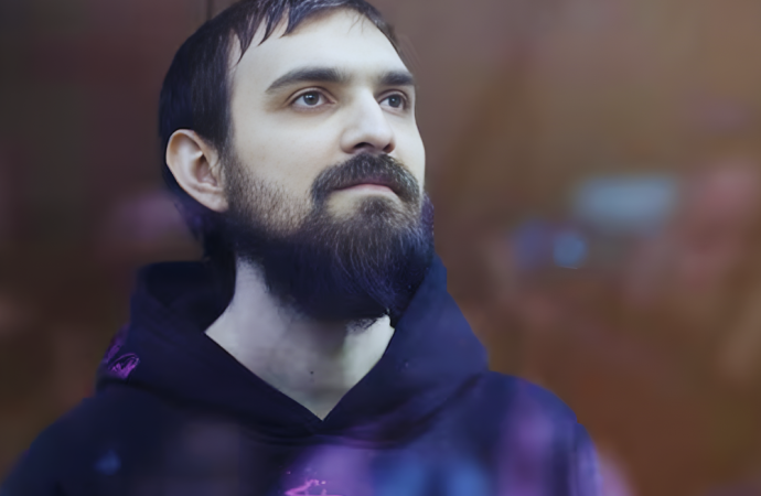 রুশ সেনাকে নিয়ে বিদ্রূপের জের: কমেডিয়ানের ৬ বছরের কারাদণ্ড