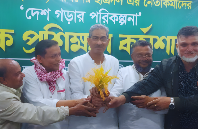 লক্ষ্মীপুর-৪ আসনে ধানের শীষের পালে হাওয়া: সমর্থন জানিয়ে সরলেন স্বতন্ত্র প্রার্থী সোহেল