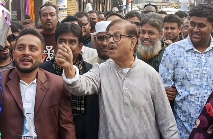ঢাকা-১৮ আসন থেকে মাহমুদুর রহমান মান্নার প্রার্থিতা প্রত্যাহার: কারণ ও প্রেক্ষাপট