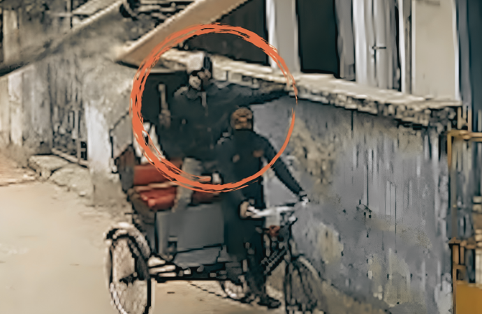 রিকশা ছিনতাইয়ের নৃশংস রূপ: হাতুড়ির আঘাতে জীবন-মৃত্যুর সন্ধিক্ষণে চালক রনি