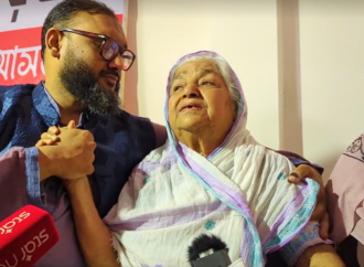 রাজনীতিতে অনন্য দৃষ্টান্ত: প্রতিদ্বন্দ্বী সানজিদা তুলির মায়ের দোয়া নিলেন নবনির্বাচিত এমপি ব্যারিস্টার আরমান