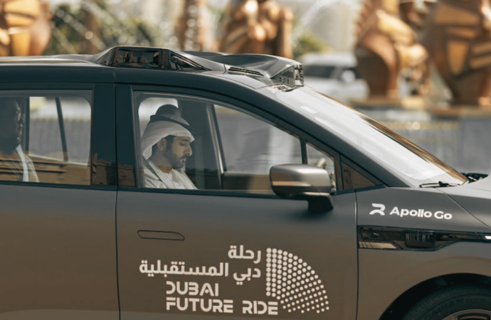 দুবাইতে সেলফ ড্রাইভিং ট্যাক্সি চালু করলেন শেখ হামদান: স্মার্ট পরিবহনের নতুন যুগ