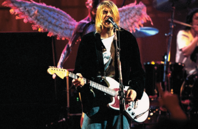 নিলামে উঠছে কার্ট কোবেইনের আইকনিক গিটার: ১ মিলিয়ন ডলার মূল্যের হাতছানি