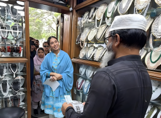 নির্বাচনী প্রচারণায় জাইমা রহমান: বাবার পক্ষে ভোটারদের দ্বারে দ্বারে ব্যস্ত গণসংযোগ