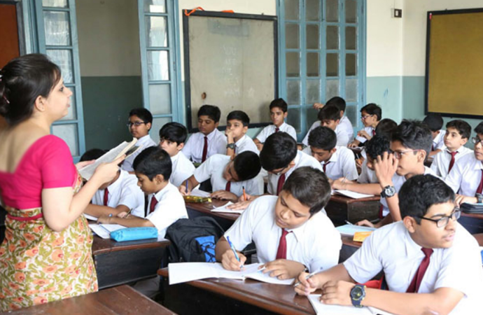 পুরো রমজান মাসে স্কুল বন্ধ রাখার নির্দেশ হাইকোর্টের: শিক্ষা মন্ত্রণালয়ের সিদ্ধান্ত স্থগিত