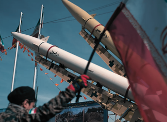 সংযুক্ত আরব আমিরাতে ইরানের বিশাল হামলা: ১৩৭টি ক্ষেপণাস্ত্র ও ২০৯টি ড্রোন নিক্ষেপ