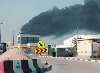 দুবাই ও বাহরাইন বিমানবন্দরে ইরানের বিধ্বংসী হামলা: স্থবির হয়ে পড়েছে আন্তর্জাতিক বিমান চলাচল