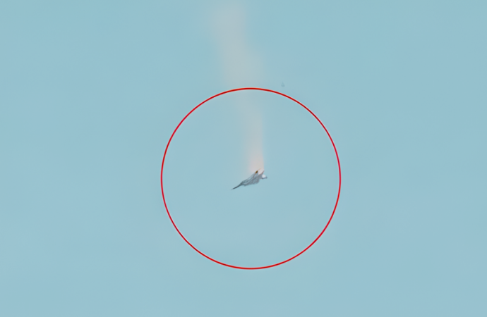 কুয়েতের আকাশসীমায় ইরানের মিসাইলের আঘাতে বিধ্বস্ত মার্কিন ‘F-15’ ফাইটার জেট