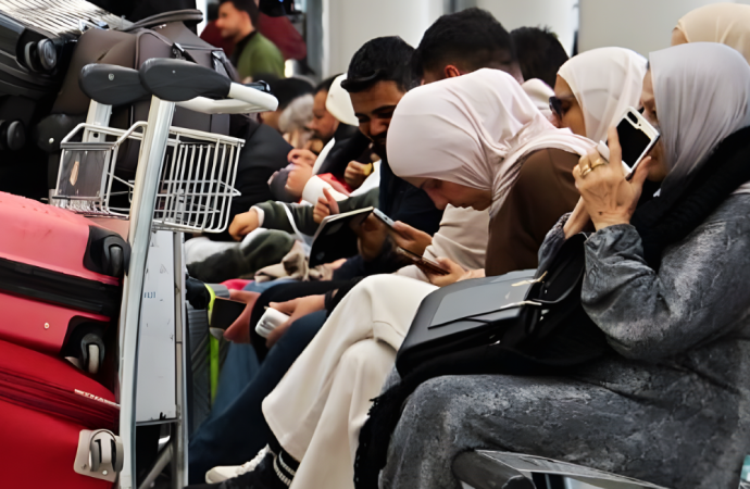 আটকে পড়া হাজারো যাত্রীর খাবার ও আবাসনের দায়িত্ব নিল সংযুক্ত আরব আমিরাত