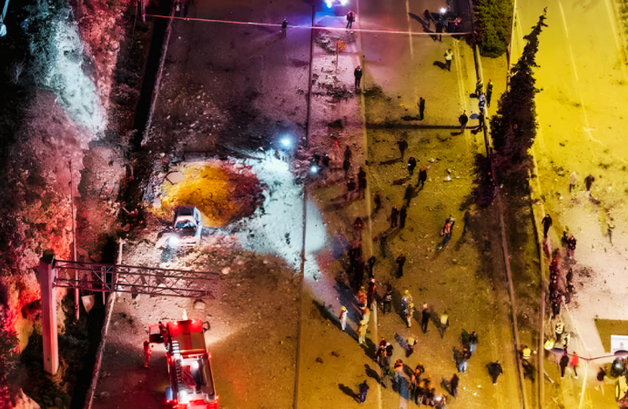 জেরুজালেমে আঘাত হানল ইরানের ব্যালিস্টিক মিসাইল: মধ্যপ্রাচ্যের সংঘাত পৌঁছাল চূড়ান্ত সীমায়