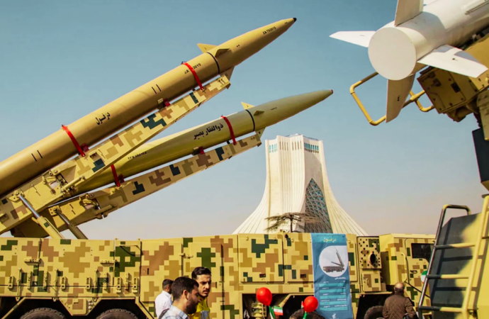 ইসরায়েল অভিমুখে ধেয়ে যাচ্ছে আরও ইরানি ক্ষেপণাস্ত্র: আকাশজুড়ে মহাপ্রলয়ের সংকেত