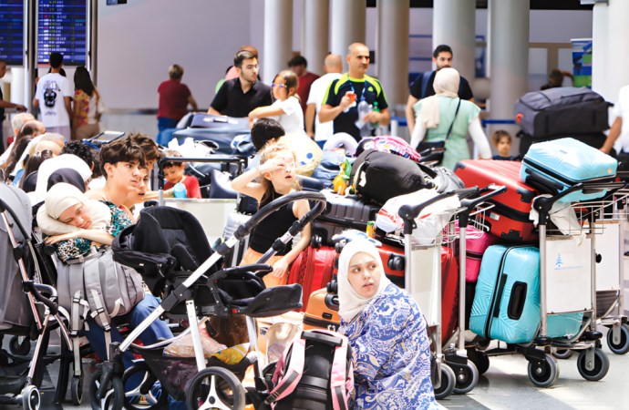 ইরান থেকে ৩ হাজারের বেশি নাগরিককে সরিয়ে নিল চীন: বড় যুদ্ধের আশঙ্কায় বিশ্ববাসী