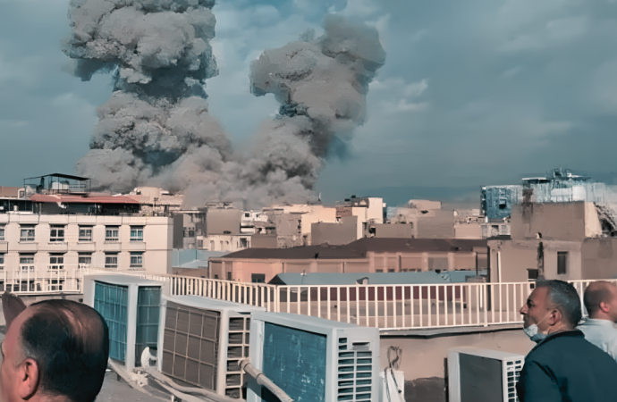 উপসাগরীয় অঞ্চলে আকাশসীমা বন্ধ: সাড়ে ৩ হাজার ফ্লাইট বাতিল ও বিশ্বজুড়ে বিমান চলাচলে চরম বিপর্যয়