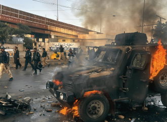 করাচি মার্কিন কনস্যুলেটে বিক্ষোভকারীদের ওপর মার্কিন সেনাদের গুলি: রয়টার্সের বিস্ফোরক তথ্য