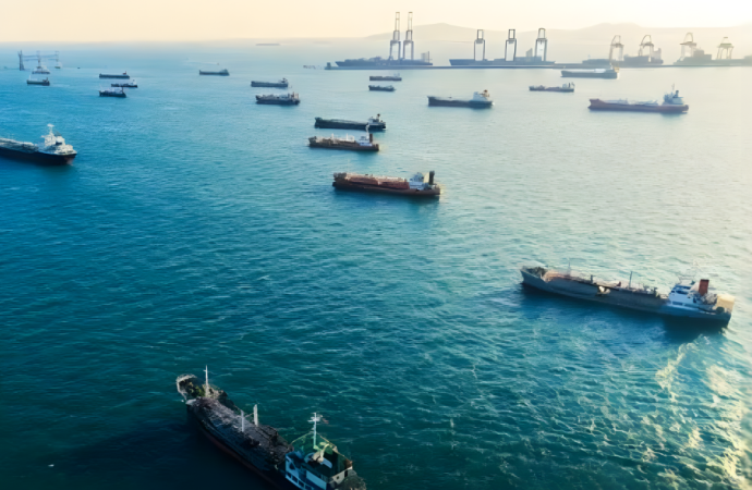 বিশ্ব অর্থনীতিতে বড় ধাক্কার আশঙ্কা: হরমুজ প্রণালিতে জাহাজ চলাচলে ইরানের কঠোর নিষেধাজ্ঞা