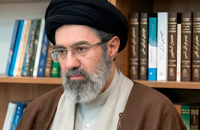 ইরানের সর্বোচ্চ ধর্মীয় নেতা হিসেবে মোজতবা খামেনির অভিষেক