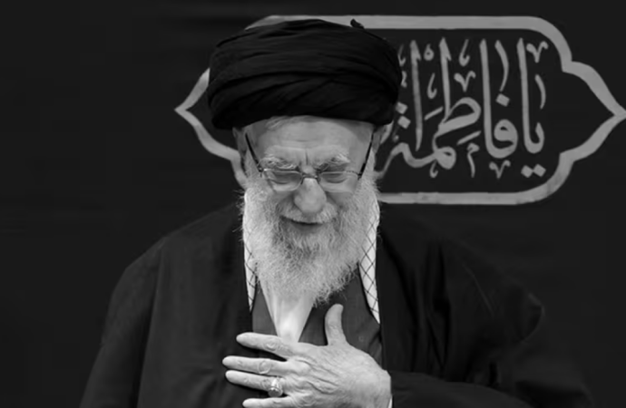 ইরানের প্রয়াত সর্বোচ্চ ধর্মীয় নেতা আয়াতুল্লাহ আলী খামেনিকে তার জন্মভূমি মাশহাদেই সমাহিত করার চূড়ান্ত সিদ্ধান্ত