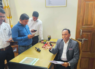 সিদ্ধিরগঞ্জ ভূমি অফিসে ভূমি প্রতিমন্ত্রীর আকস্মিক পরিদর্শন, সব কর্মকর্তারা অনুপস্থিত এবং অফিস তালাবদ্ধ