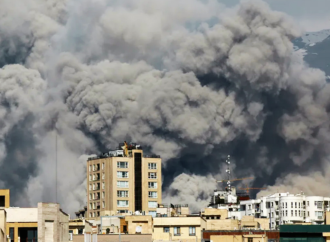 যুক্তরাষ্ট্র ও ইসরায়েলি সামরিক লক্ষ্যবস্তু টার্গেট করে ইরানের পুনরায় ৪০টি শক্তিশালী মিসাইল হামলা