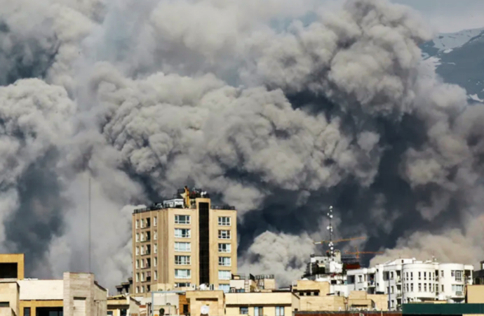 যুক্তরাষ্ট্র ও ইসরায়েলি সামরিক লক্ষ্যবস্তু টার্গেট করে ইরানের পুনরায় ৪০টি শক্তিশালী মিসাইল হামলা
