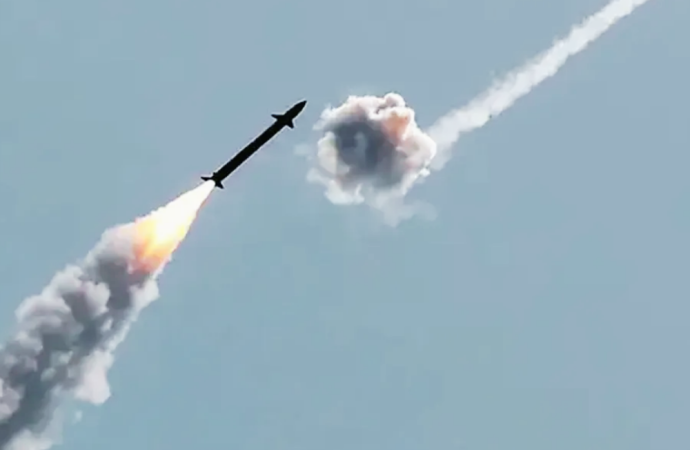 ইরানের ছোড়া অন্তত ৯টি ড্রোন মাঝআকাশে ধ্বংস করার আনুষ্ঠানিক দাবি জানাল সৌদি আরব