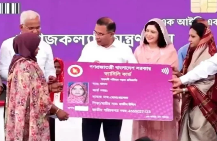 সরাসরি অর্থ সহায়তা পৌঁছাতে ‘ফ্যামিলি কার্ড’ উদ্বোধন করলেন প্রধানমন্ত্রী; স্বচ্ছতা নিশ্চিতে ডিজিটাল ব্যবস্থা