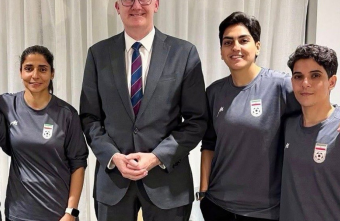 অস্ট্রেলিয়ায় মানবিক ভিসা পেলেন ক্যাম্প থেকে পালিয়ে যাওয়া ৫ ইরানি নারী ফুটবলার