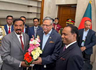 শপথ নিলেন স্পিকার মেজর (অব.) হাফিজ ও ডেপুটি স্পিকার ব্যারিস্টার কায়সার কামাল। নতুন দিনের অপেক্ষায় জাতীয় সংসদ