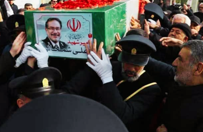 তেহরানে আলী শামখানির জানাজা সম্পন্ন; অশ্রু আর ভালোবাসায় শেষ বিদায় দিলেন ইরানিরা