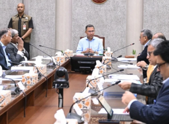 জ্বালানি তেল সংকট ও মূল্যবৃদ্ধি মোকাবিলায় সচিবালয়ে মন্ত্রিসভার জরুরি বৈঠক; গুরুত্বপূর্ণ সিদ্ধান্তের অপেক্ষায় দেশ