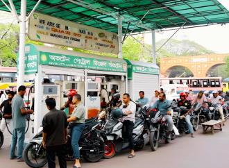 রাজধানীর পাম্পগুলোতে জ্বালানি তেলের হাহাকার; ব্যাংক বন্ধ থাকায় ব্যাহত হচ্ছে সরবরাহ, ভোগান্তিতে চালকরা