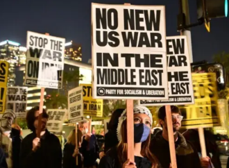 ইরানের বিরুদ্ধে যুক্তরাষ্ট্র ও ইসরায়েলের সম্ভাব্য যুদ্ধের প্রতিবাদে নিউ ইয়র্কে বিশাল বিক্ষোভ; উত্তাল টাইমস স্কয়ার