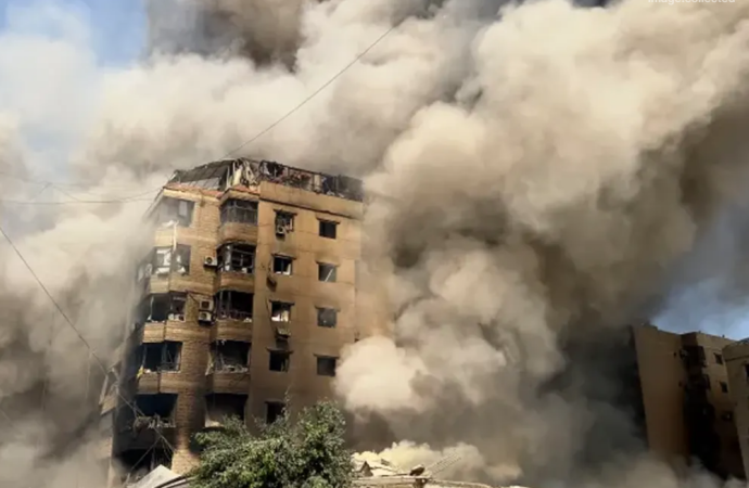 লেবাননে রাতভর ইসরায়েলি বিমান হামলায় অন্তত ১০ জন নিহত হয়েছেন বলে মার্কিন সংবাদমাধ্যম সিএনএন (CNN) তাদের এক প্রতিবেদনে নিশ্চিত করেছে