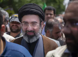 ইরানের সর্বোচ্চ নেতা মোজতবা খামেনির শারীরিক সক্ষমতা এবং দেশের প্রশাসনিক ও সামরিক নিয়ন্ত্রণ নিয়ে এক চাঞ্চল্যকর প্রতিবেদন প্রকাশ করেছে ‘নিউ ইয়র্ক টাইমস’।