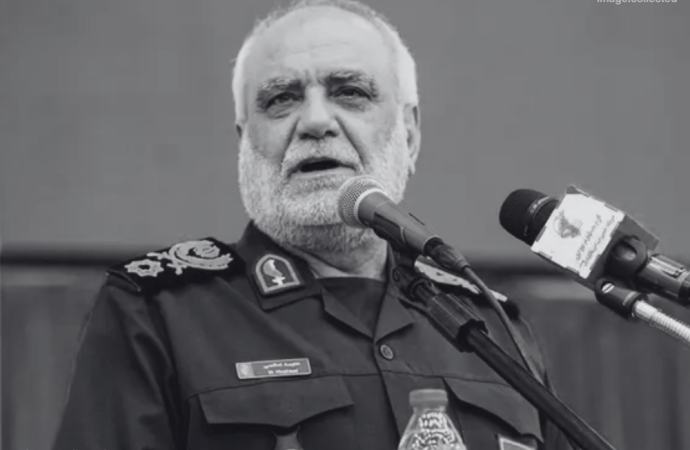সিরিয়ায় মার্কিন ও ইসরায়েলি বাহিনীর এক যৌথ বিমান হামলায় ইরানের শক্তিশালী ইসলামি বিপ্লবী গার্ড বাহিনীর (IRGC) গোয়েন্দা প্রধান নিহত হয়েছেন।