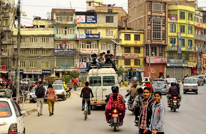 বিশ্ববাজারে তেলের দাম বৃদ্ধি ও বৈদেশিক মুদ্রার রিজার্ভের ওপর চাপ কমাতে সপ্তাহে ২ দিন সরকারি ছুটি ঘোষণা করেছে নেপাল সরকার