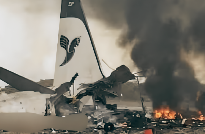 ইরানি বাহিনীর হাতে স্পর্শকাতর সামরিক প্রযুক্তি ও গোয়েন্দা তথ্য পড়ার আশঙ্কায় যুক্তরাষ্ট্র নিজেরাই তাদের দুটি অত্যাধুনিক ট্রান্সপোর্ট বিমান ধ্বংস করার দাবি করেছে।