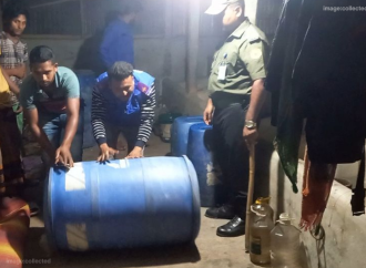 তেঁতুলিয়ায় ঘরে অবৈধভাবে ডিজেল মজুত রাখার অপরাধে এক ব্যবসায়ীকে ১০ দিনের বিনাশ্রম কারাদণ্ড দিয়েছে ভ্রাম্যমাণ আদালত