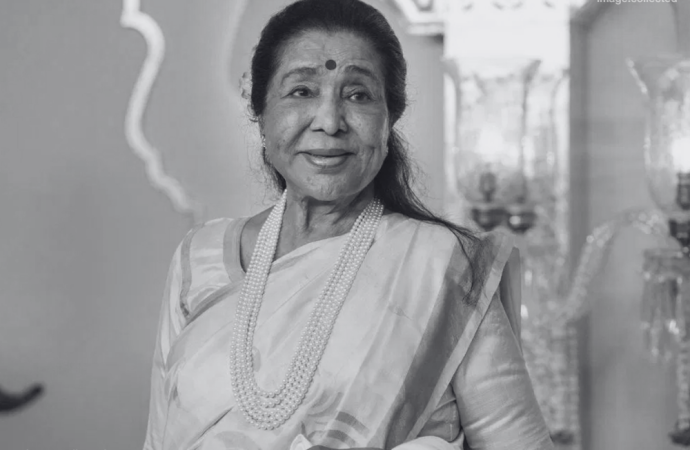 ভারতীয় চলচ্চিত্রের কিংবদন্তি সঙ্গীতশিল্পী আশা ভোঁসলে বার্ধক্যজনিত ও হৃদরোগে আক্রান্ত হয়ে আজ রবিবার দুপুরে মুম্বাইয়ের একটি হাসপাতালে ৯২ বছর বয়সে শেষ নিঃশ্বাস ত্যাগ করেছেন।