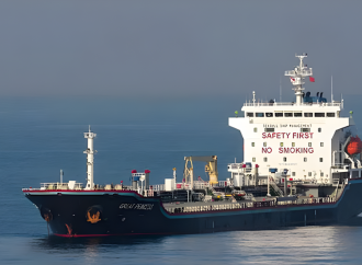 চট্টগ্রাম বন্দরে ৩৪ হাজার মেট্রিক টন জেট ফুয়েল বা বিমানের জ্বালানি নিয়ে পৌঁছেছে চীনের পতাকাবাহী বড় জাহাজ ‘শিং তং ৭৯৯’।