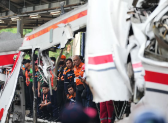 ইন্দোনেশিয়ার রাজধানী জাকার্তার নিকটবর্তী বেকাসি শহরে দুটি ট্রেনের মুখোমুখি সংঘর্ষে অন্তত ১৪ জন নিহত এবং ৮৪ জন আহত হয়েছেন।