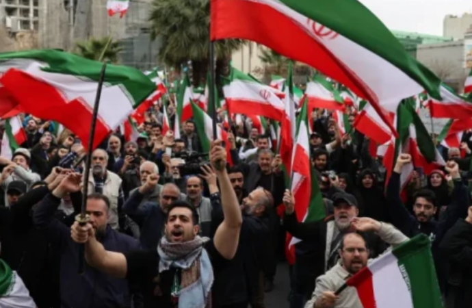 জাতিসংঘ নিরাপত্তা পরিষদের এক রুদ্ধশ্বাস বৈঠকে পশ্চিমা দেশগুলোর বিরুদ্ধে ‘চরম ভণ্ডামি’ ও ‘জলদস্যুতা’র অভিযোগ তুলেছে রাশিয়া।