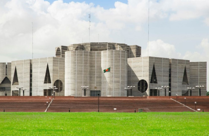 ত্রয়োদশ জাতীয় সংসদের সংরক্ষিত নারী আসনে বিনা প্রতিদ্বন্দ্বিতায় নির্বাচিত ৪৯ জন প্রার্থীর নামের গেজেট আজ বৃহস্পতিবার (৩০ এপ্রিল) প্রকাশ করেছে নির্বাচন কমিশন (ইসি)।